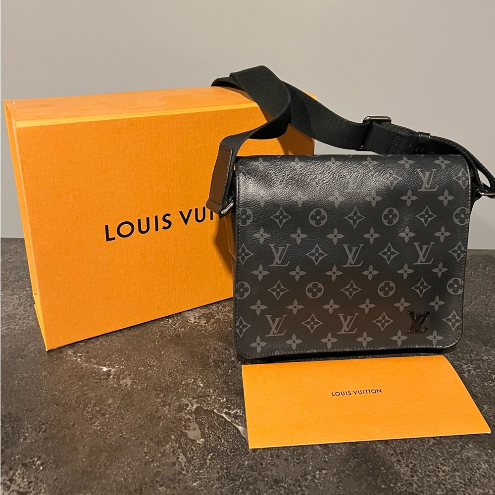 LOUIS VUITTON
Monogram Eclipse District PM Black
